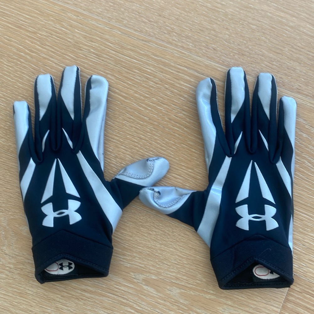 Under Armour football gloves size m